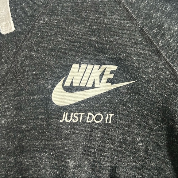 Nike Women’s lightweight hoodie - Picture 2 of 5